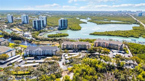 308-320 Horse Creek Dr, NAPLES, FL, 34110-6033 | Card Image
