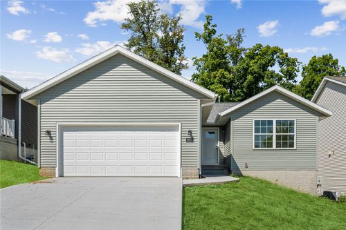 2026 Sugar Creek Dr, Cedar Rapids, IA, 52405-1751 | Card Image