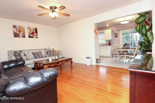 815 Shadylawn Way, Keyport, NJ, 07735-5218 | Card Image