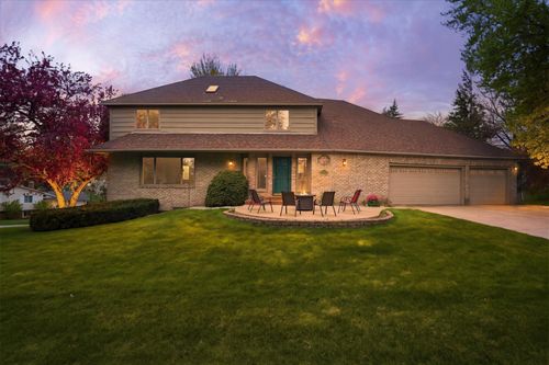 2500 Highland View Ave S, Burnsville, MN, 55337-3024 | Card Image