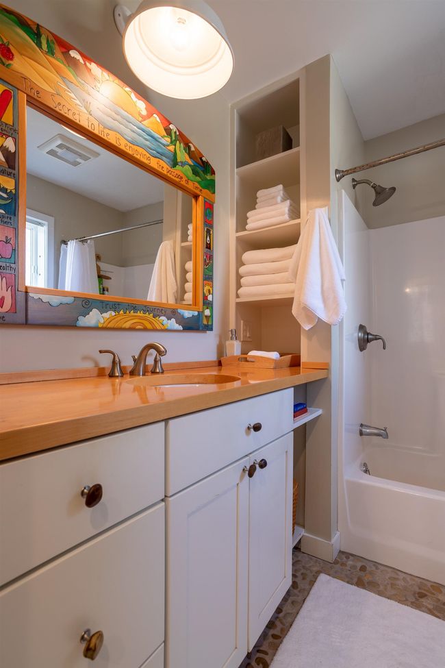 APT-4 - 774 Middle St, Condo with 2 bedrooms, 1 bathrooms and null parking in Portsmouth NH | Image 13