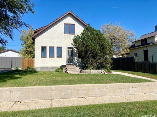 505 2nd St, Estevan, SK, S4A0K6 | Card Image