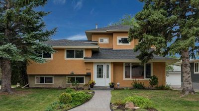 5303 Dalhurst Cres Nw, House detached with 4 bedrooms, 3 bathrooms and 3 parking in Calgary AB | Image 1