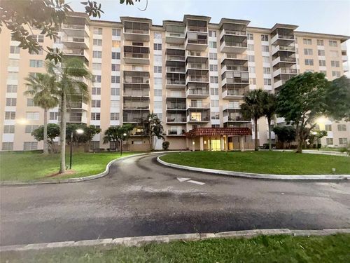 401-4174 Inverrary Dr, Lauderhill, FL, 33319-4578 | Card Image