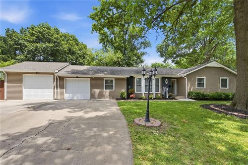 8821 Lowell Ave, Overland Park, KS, 66212-2932 | Card Image