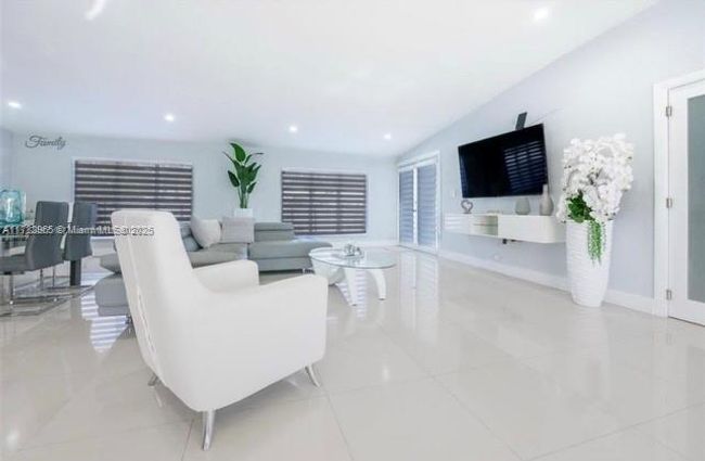 9485 Thanksgiving Dr, House other with 4 bedrooms, 3 bathrooms and null parking in Cutler Bay FL | Image 7