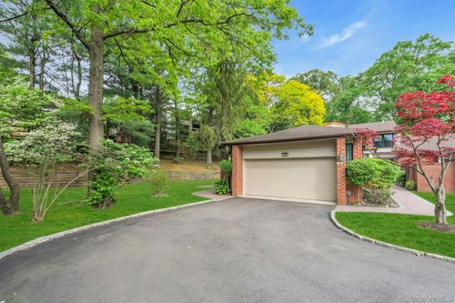 14 Nightingale Ct, Manhasset, NY, 11030-4039 | Card Image
