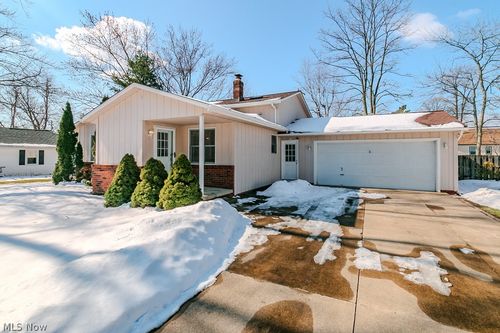 5034 Medhurst Ave, Solon, OH, 44139-1225 | Card Image