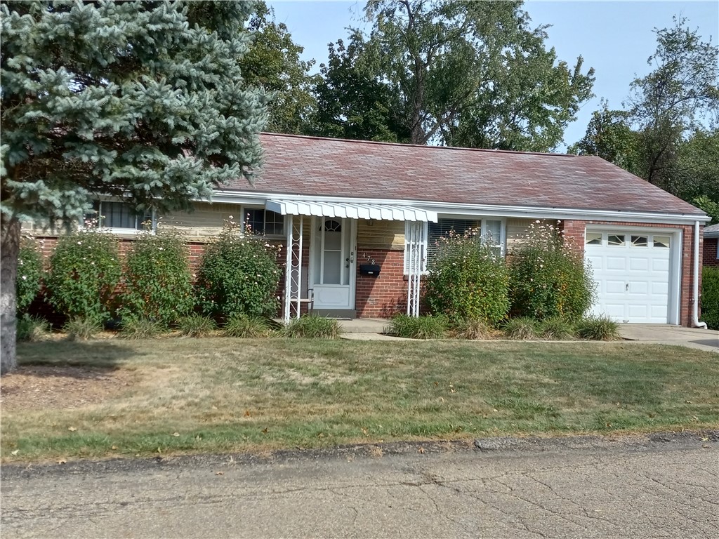 Longvue Dr, New Kensington, PA 15068