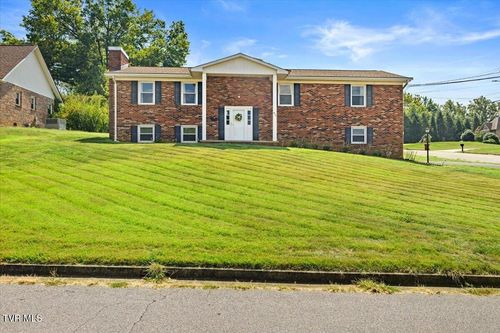 817 N Hills Dr, Johnson City, TN, 37604-3052 | Card Image