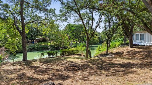 949 Burges St, Seguin, TX, 78155-6705 | Card Image