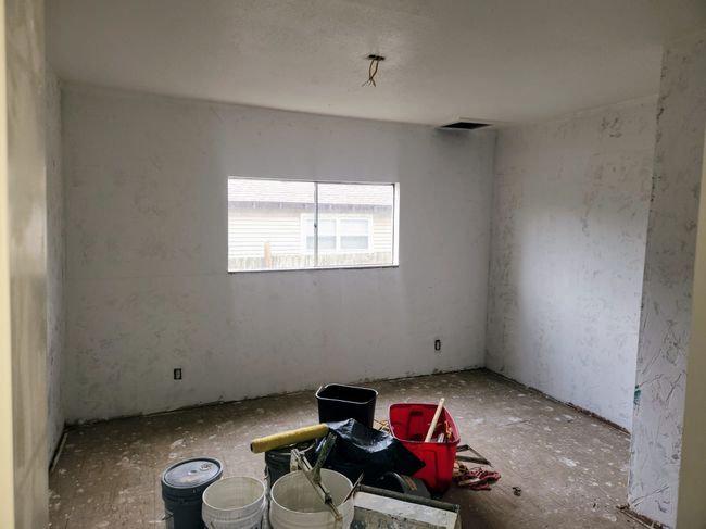 View of unfurnished room | Image 10