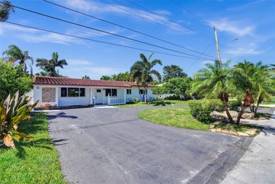 245 N Tradewinds Ave, House other with 3 bedrooms, 2 bathrooms and null parking in Lauderdale By The Sea FL | Image 3