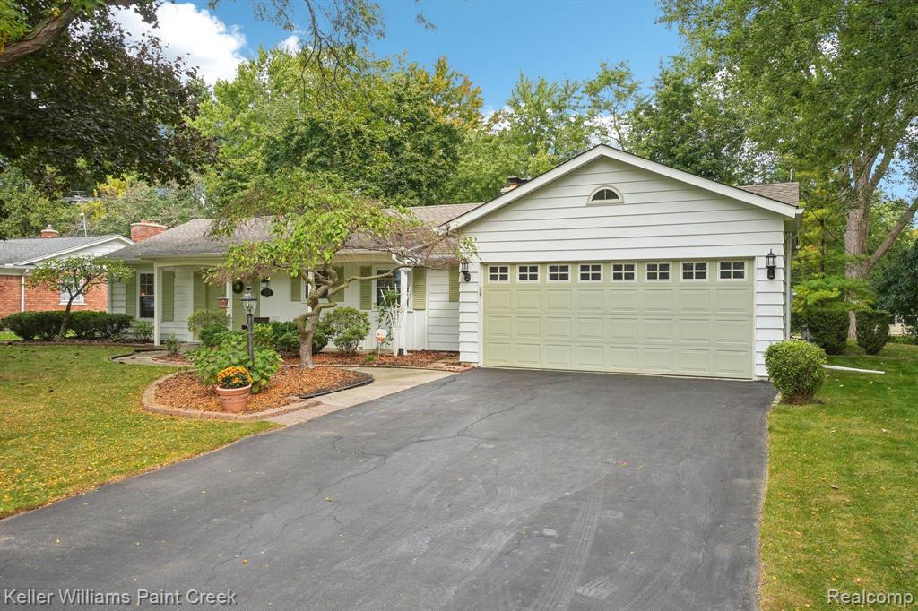 Fair Oak Dr, Rochester Hills, MI 48309