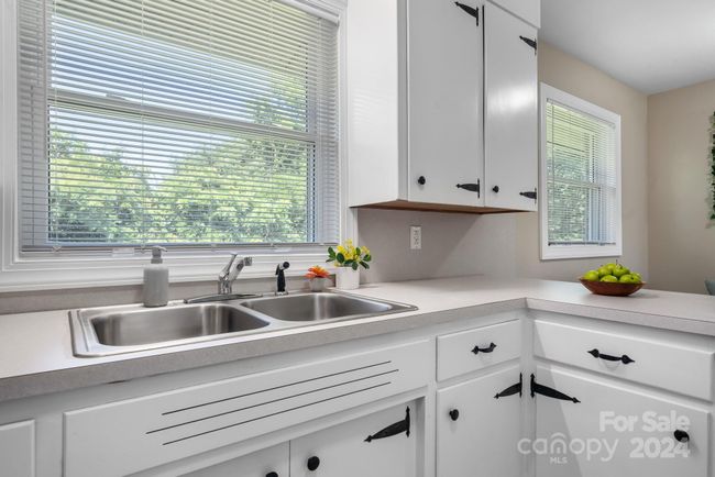 1230 2 Nd St Se, House other with 3 bedrooms, 2 bathrooms and null parking in Hickory NC | Image 33