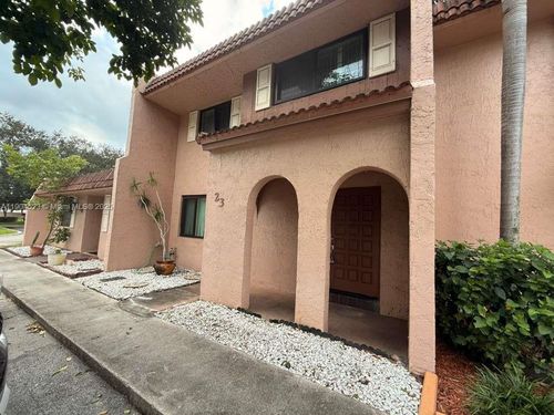 32-23 N Valencia Dr, Davie, FL, 33324-5410 | Card Image