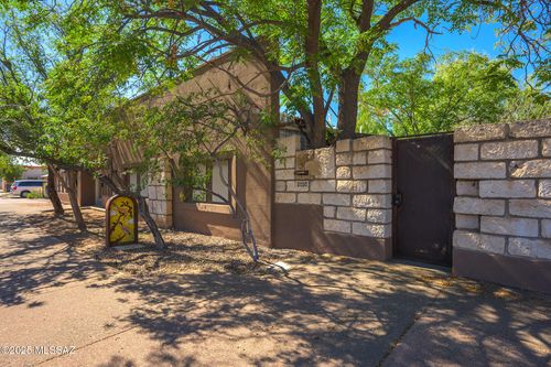 2010 S 4th Ave, Tucson, AZ, 85713-3509 | Card Image