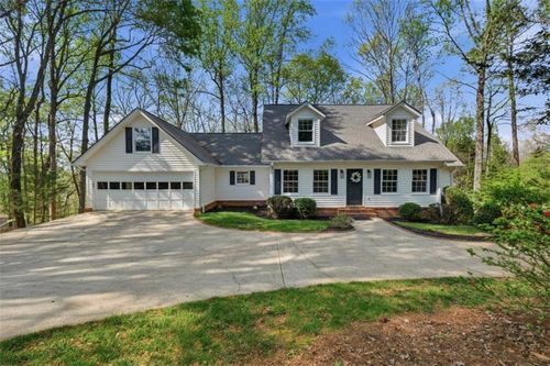 2436 Thompson Mill Rd, Gainesville, GA, 30506-1824 | Card Image