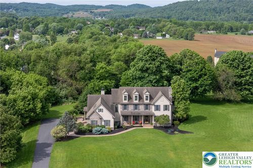 20 Longhill Dr, Easton, PA, 18042-9609 | Card Image
