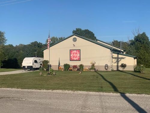 1400 N Du Quoin St, Benton, IL, 62812-1089 | Card Image