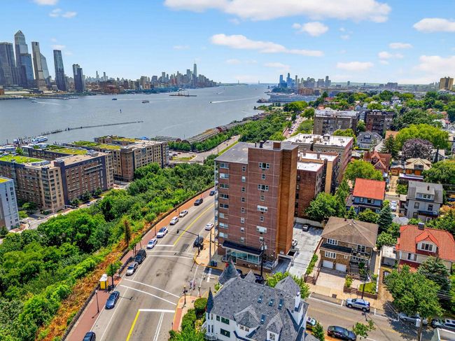 APT-4O - 899 Boulevard E, Home with 1 bedrooms, 1 bathrooms and null parking in Weehawken NJ | Image 13
