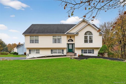 2 Berkeley Ct, Highland Mills, NY, 10930-2601 | Card Image