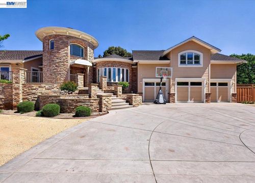 920 Happy Valley Rd, Pleasanton, CA, 94566-9742 | Card Image