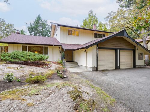 3536 Henderson Rd, Oak Bay, BC, V8P5B1 | Card Image