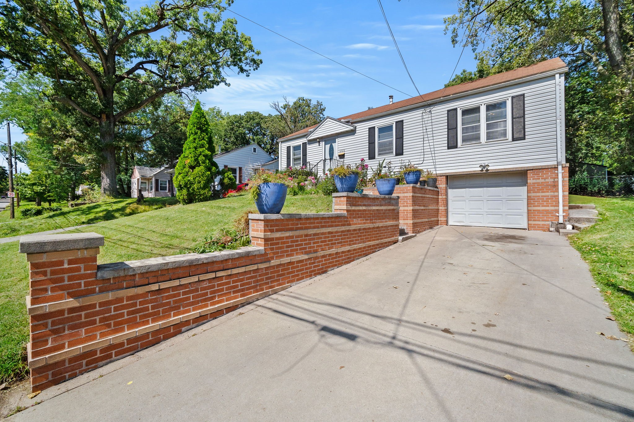 Seneca Ave, Des Moines, IA 50310