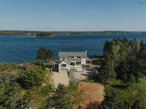 7026 St Margarets Bay Rd, Boutiliers Point, NS, B3Z1W1 | Card Image