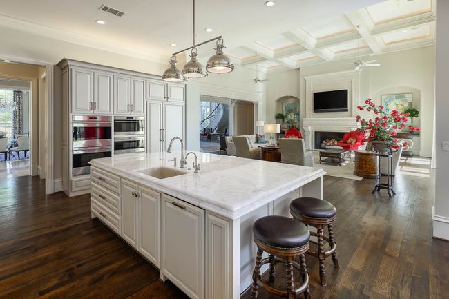 10617 Bridge Hollow Ct, House other with 6 bedrooms, 10 bathrooms and null parking in Dallas TX | Image 15