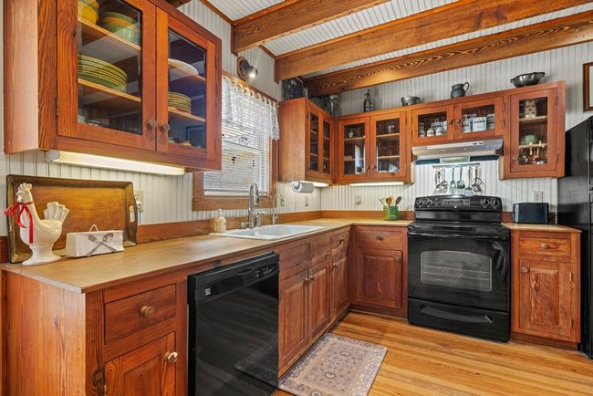 202 S Bowie St, Home with 5 bedrooms, 6 bathrooms and 1 parking in Fredericksburg TX | Image 14