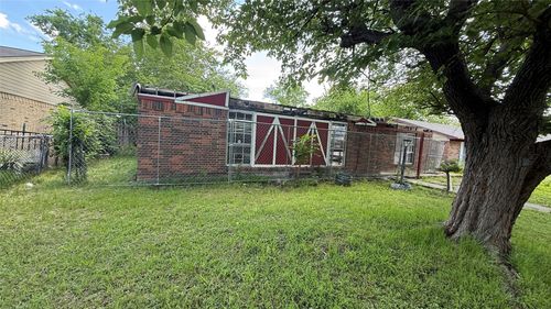 9532 Glengreen Drive, Dallas, TX, 75217 | Card Image