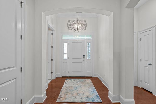 Spacious Foyer | Image 4
