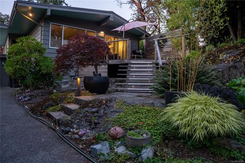 1376 Craigflower Rd, Esquimalt, BC, V9A2Y7 | Card Image