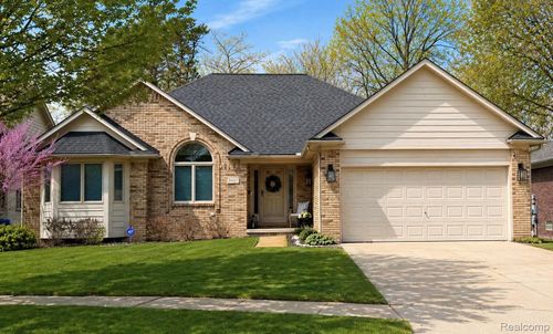 34921 Eberlein Drive, Fraser, MI, 48026 | Card Image