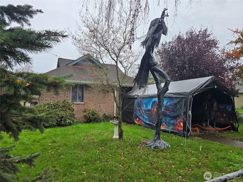 602 18th Ave, Longview, WA, 98632-1512 | Card Image