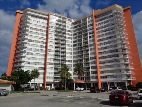 605w-1301 Ne Miami Gardens Dr, Miami, FL, 33179-5038 | Card Image