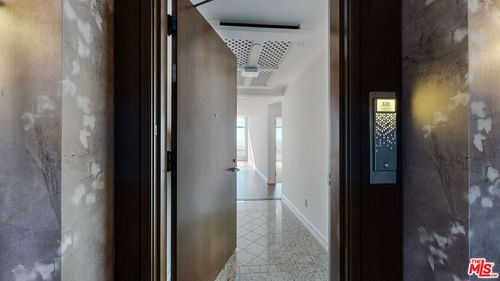 32d-900 W Olympic Blvd, Los Angeles, CA, 90015 | Card Image