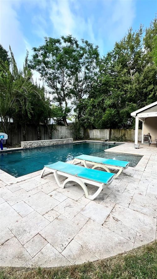 636 N Franklin St, La Grange, TX, 78945-1616 | Card Image