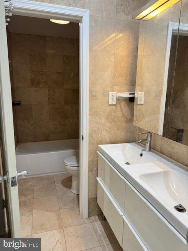 1129 Green St, Townhouse with 5 bedrooms, 5 bathrooms and null parking in PHILADELPHIA PA | Image 15