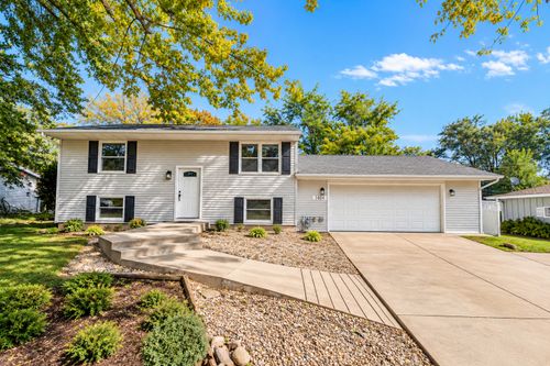1404 Eastwood Ln, McHenry, IL, 60051-4612 | Card Image