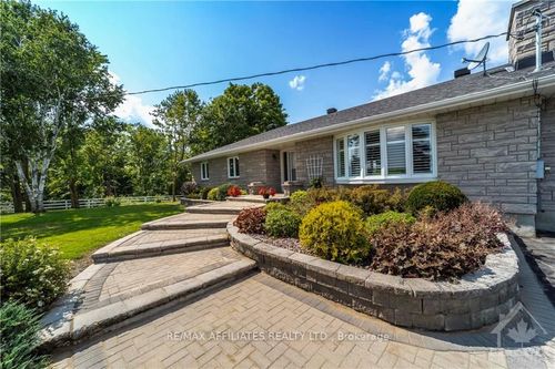 317 Du Golf Rd, Hammond, ON, K0A2A0 | Card Image