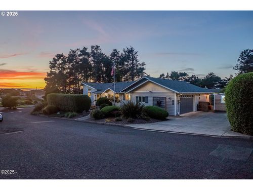 546 Nw 54th St, Newport, OR, 97365-1277 | Card Image