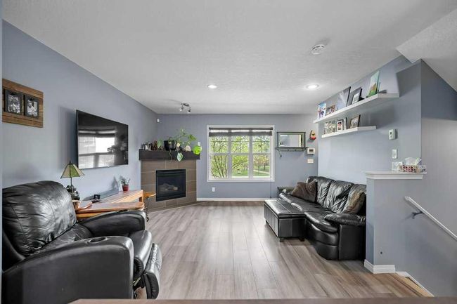 117 Chaparral Valley Gdns Se, Townhouse with 3 bedrooms, 3 bathrooms and 2 parking in Calgary AB | Image 4