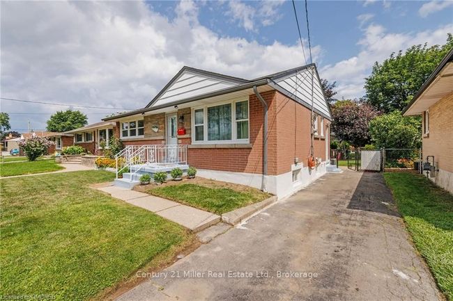 17 Huntington Ave, House other with 4 bedrooms, 2 bathrooms and 4 parking in Hamilton ON | Image 4