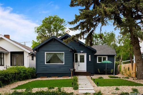 2076 Queen St, Regina, SK, S4T4C1 | Card Image