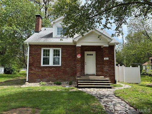 910 N Church St, Belleville, IL, 62220-4175 | Card Image