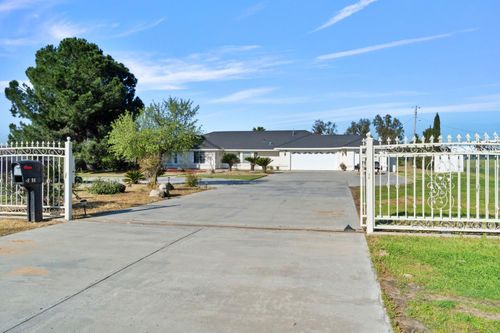 18294 Road 27, Madera, CA, 93638-2752 | Card Image