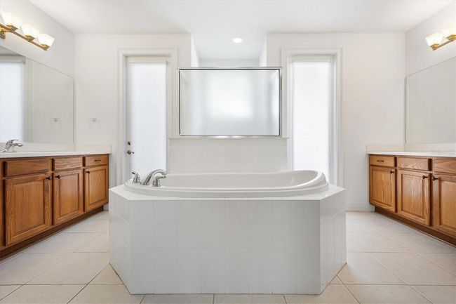 Master Bath with garden tub | Image 11